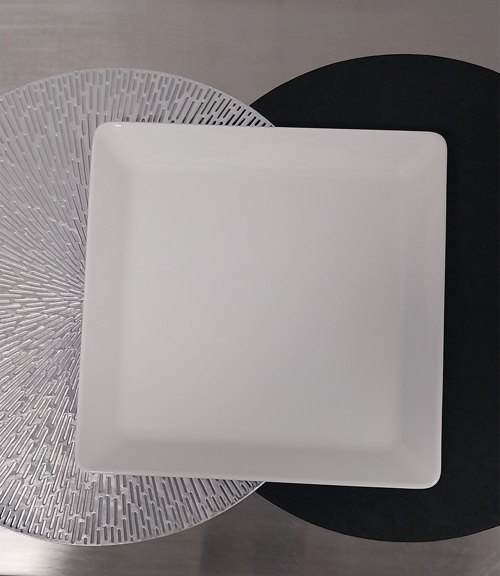 ASSIETTE CARREE 27cm : 0,30 euros